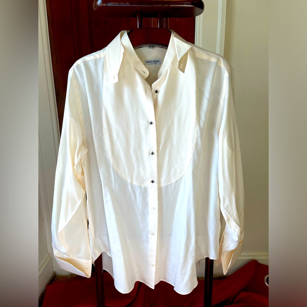 Giorgio Armani Shirt 100% silk. Brand New, never used. Stylish. Made in Italy.